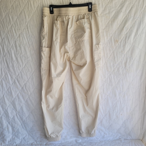 Women's L Old Navy Cream Colored Casual Elastic Waist Pull On Jogger Pants - Picture 2 of 4